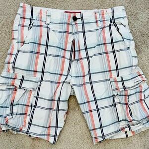 Vintage Levi’s Men’s Cargo Shorts Sz. W34 White/Red/Blue Plaid 100%Cotton Prep